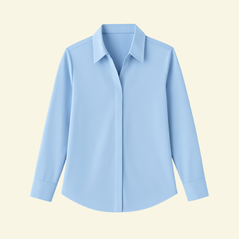 Damska koszula satynowa w kolorze jasnoniebieskim z dekoltem w serek — Lubomirske