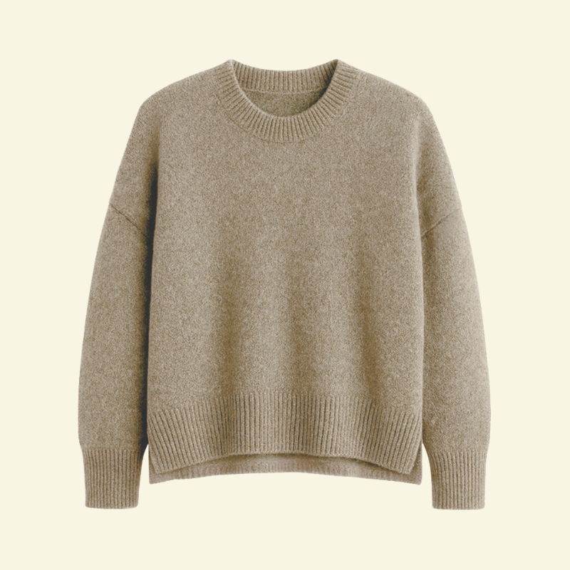 Piaskowy damski sweter oversize z okrągłym dekoltem, ujęcie od przodu.