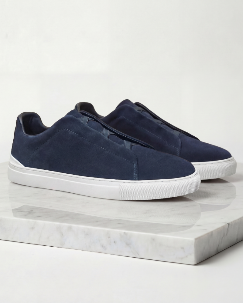 Męskie sneakersy zamszowe granatowe minimalistyczne para butów widok produkt