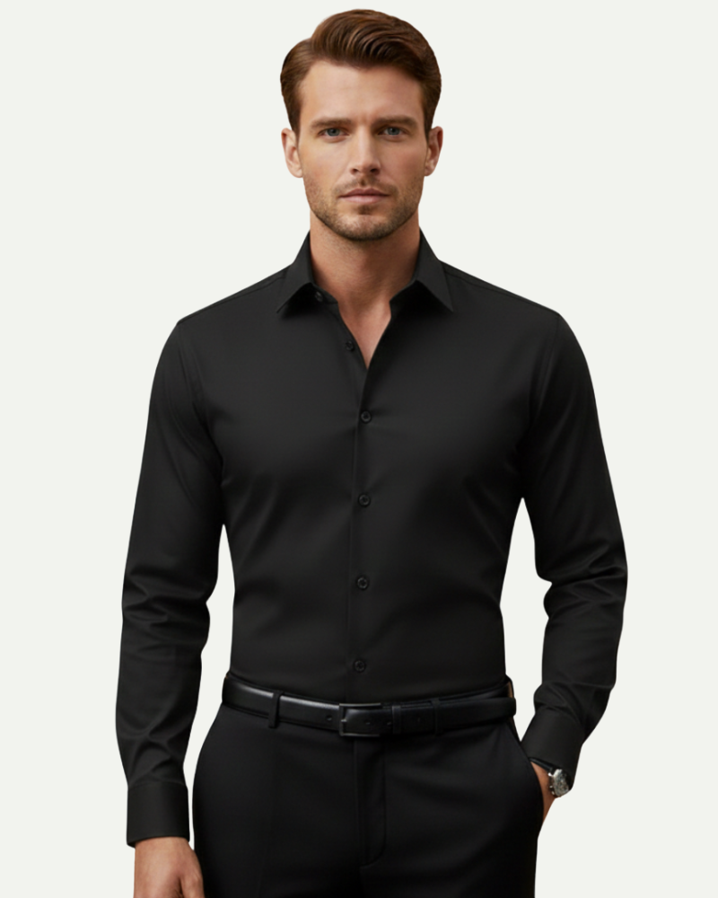 model męski w czarnej koszuli slim fit kontrastowe guziki Lubomirske