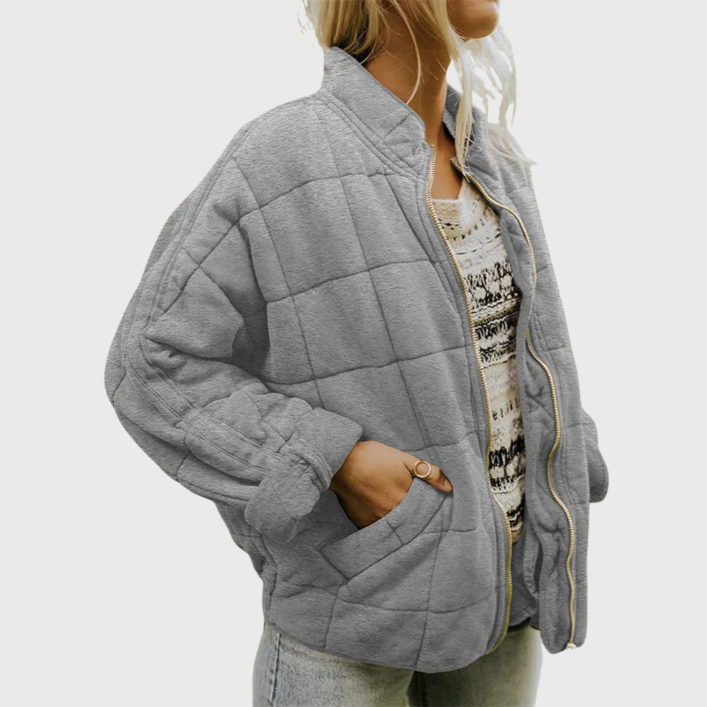 Kobieta w szarej kurtce pikowanej oversize z obniżoną linią ramion — Lubomirske