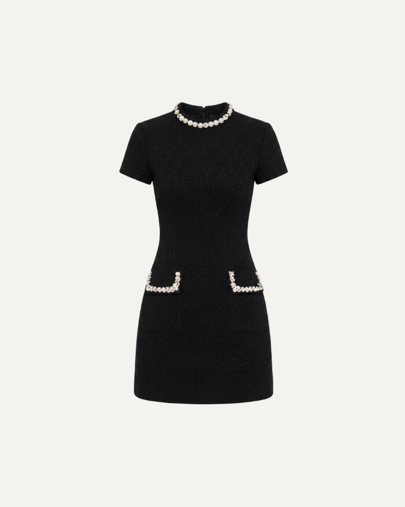 Czarna sukienka mini tweedowa damska ozdobne wykończenia krótki rękaw przód
