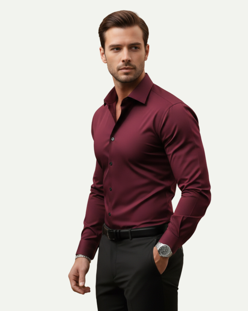 model męski w bordowej koszuli slim fit profil boczny Lubomirske